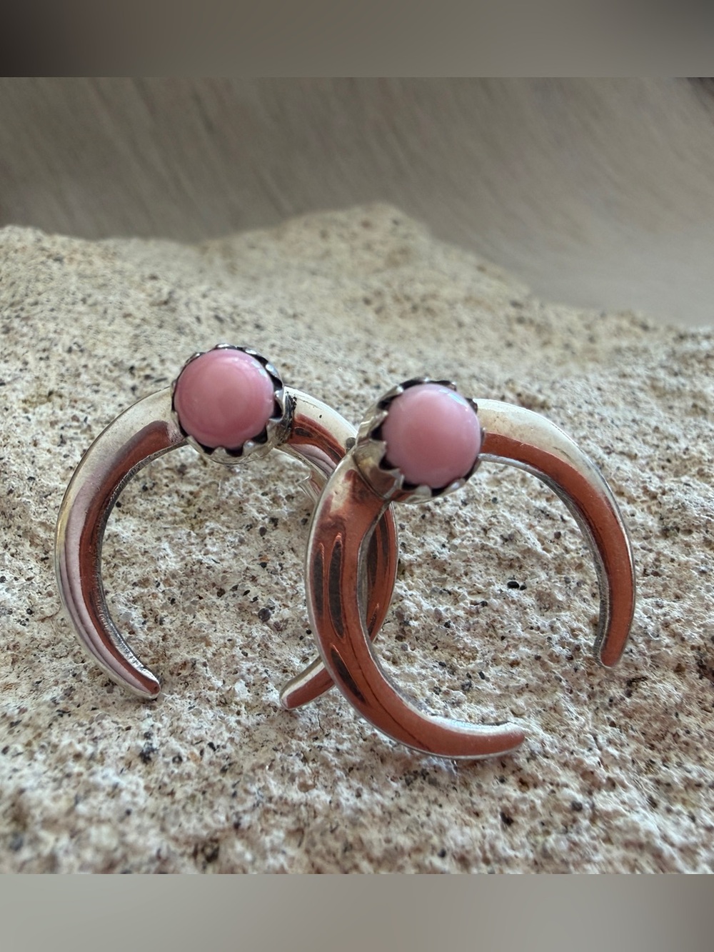 ❤️ Queen Pink Conch Navajo Style NAJA Sterling Silver Stud Earrings .73”L